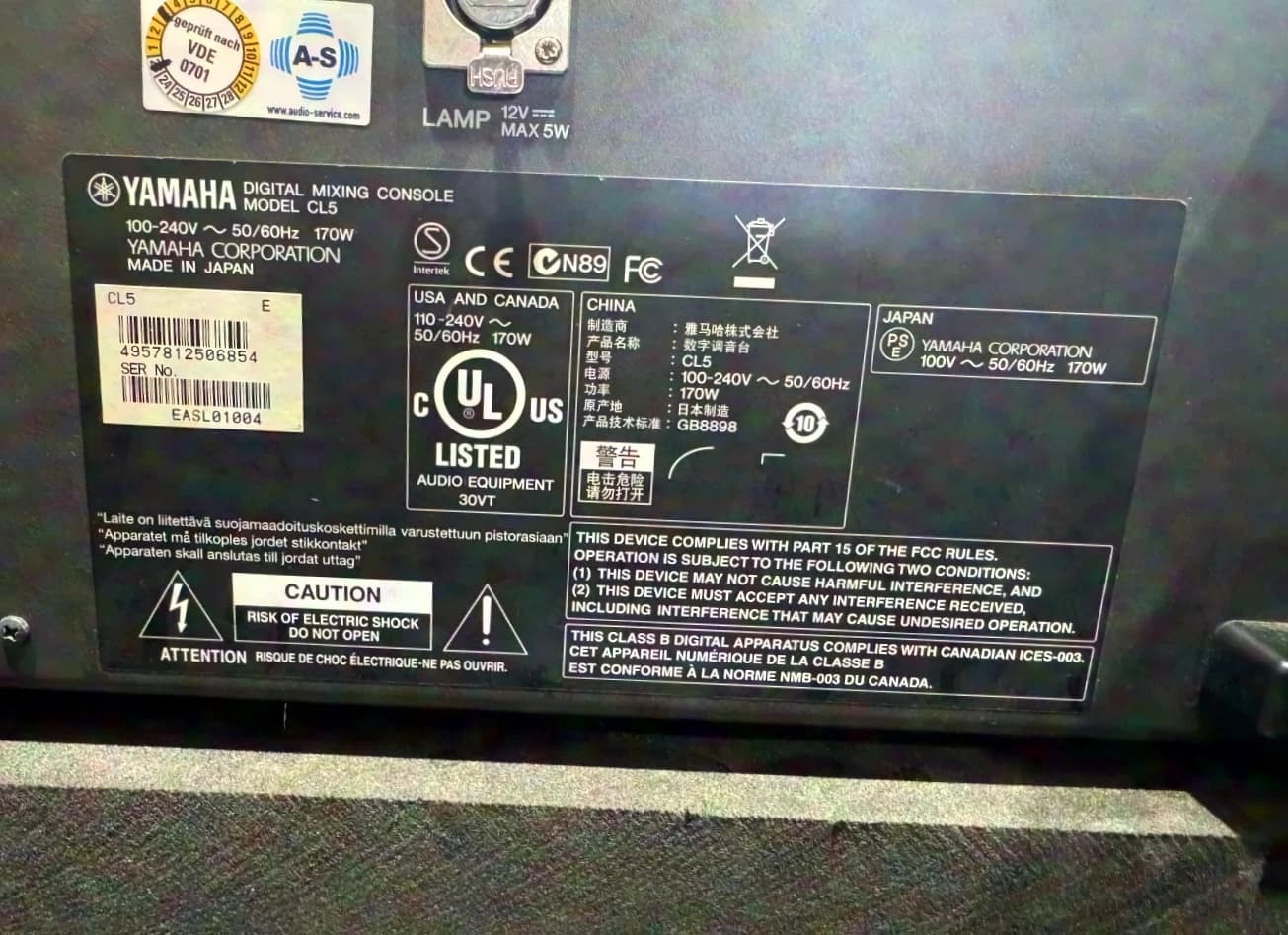 Yamaha CL5 Console de mixage numérique et Rio 3224-D Stagebox