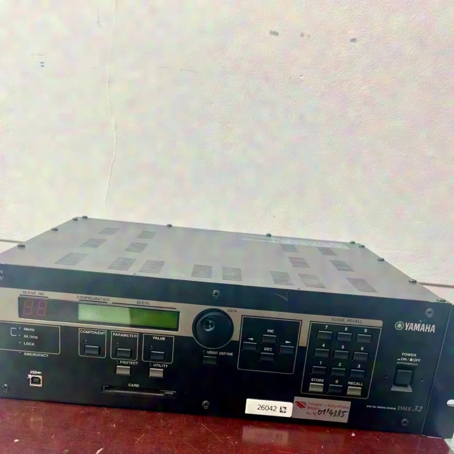 Yamaha DME32 (2x cartes AES/EBU MY8-AE & 2x cartes d'entrée analogiques MY4-DA)