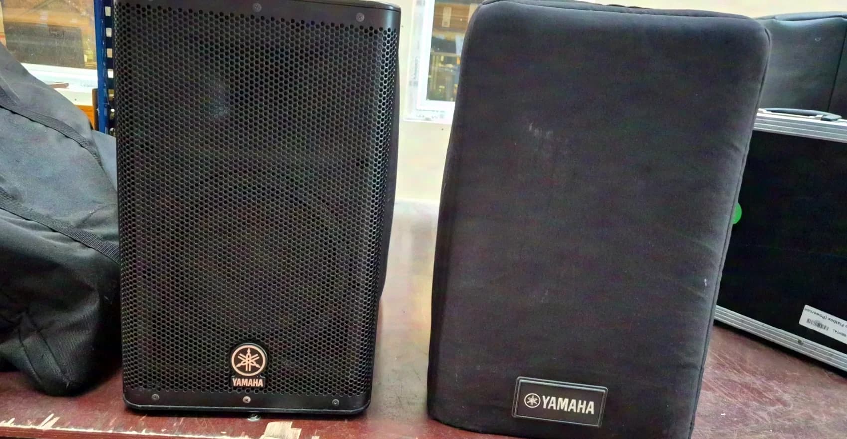 Yamaha DXR 8 avec housse