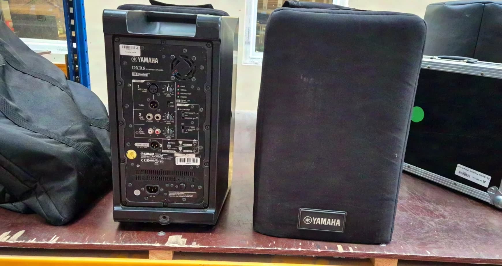 Yamaha DXR 8 avec housse