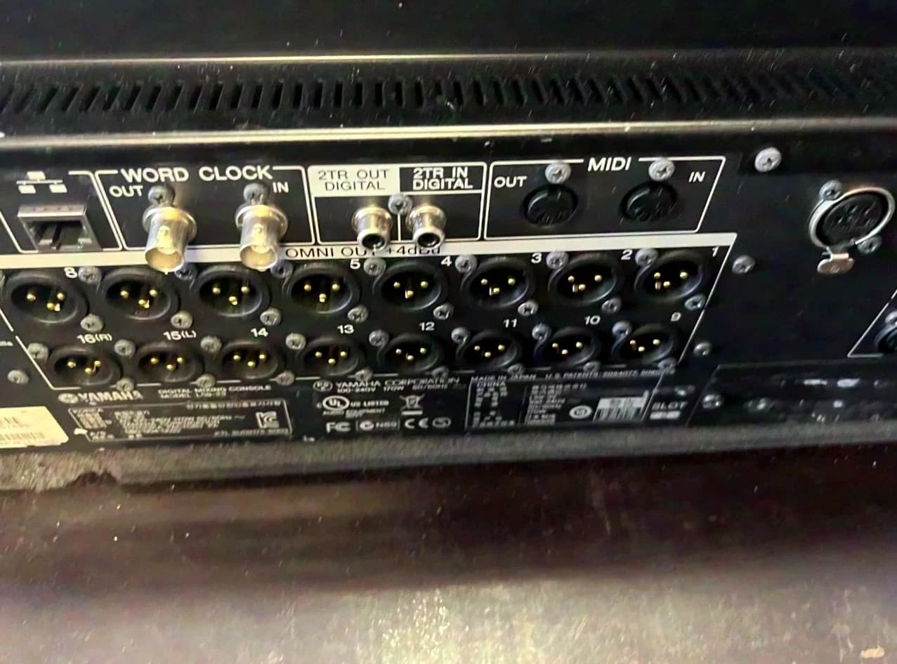 Console Yamaha LS9/32 nécessitant quelques réparations
