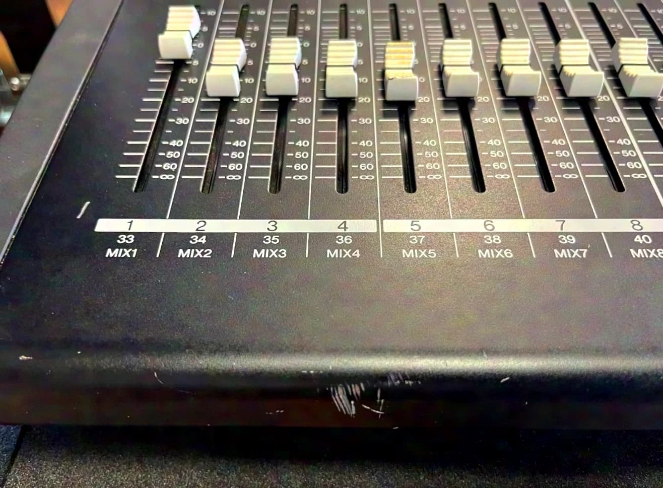 Console Yamaha LS9/32 nécessitant quelques réparations
