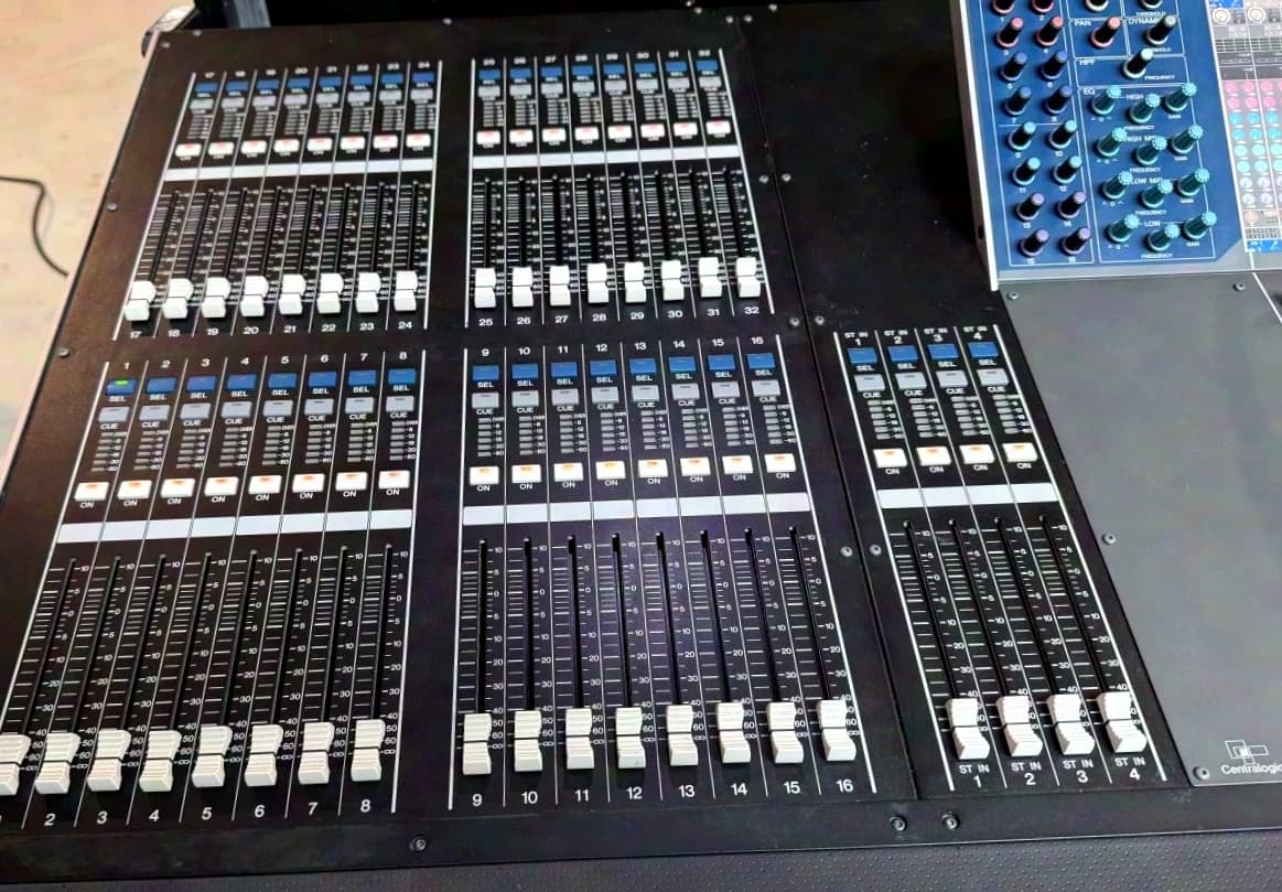 Yamaha M7CL-48 console de mixage numérique avec flight-case