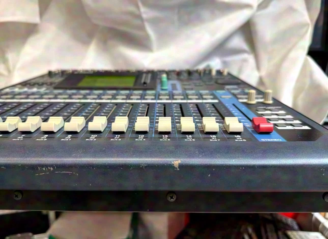 Yamaha O1V96V2 Digital Mixer