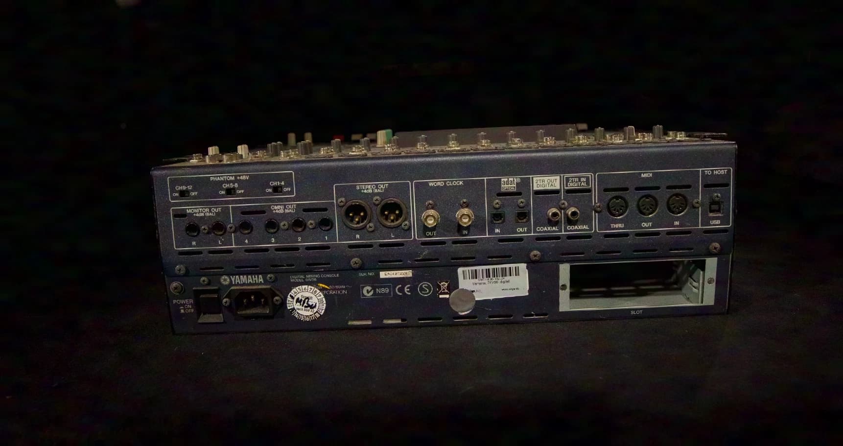 Yamaha O1V-96 Console de mixage numérique