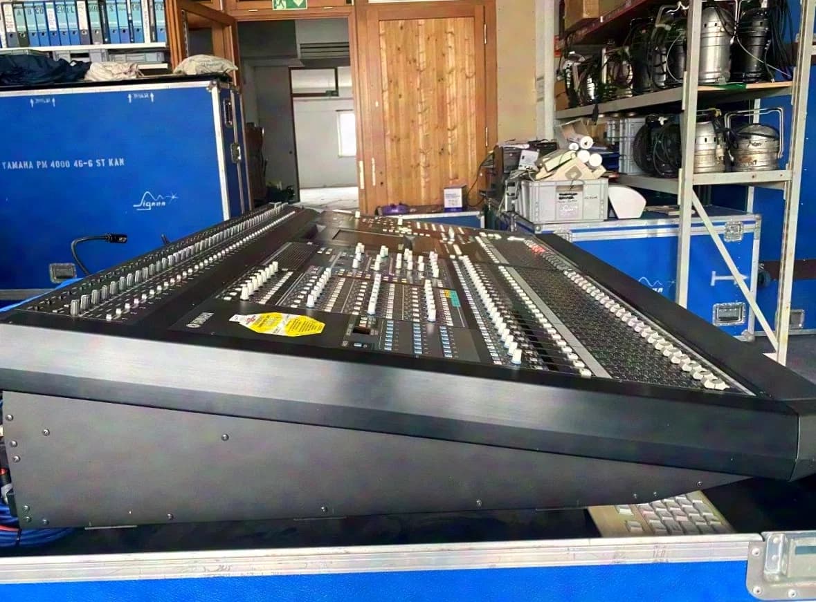 Yamaha PM5D console de mixage numérique incl. case