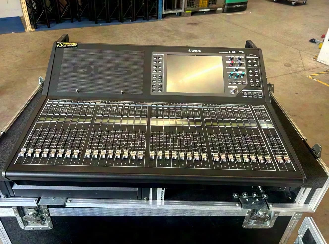 Yamaha QL5 - en flight-case
