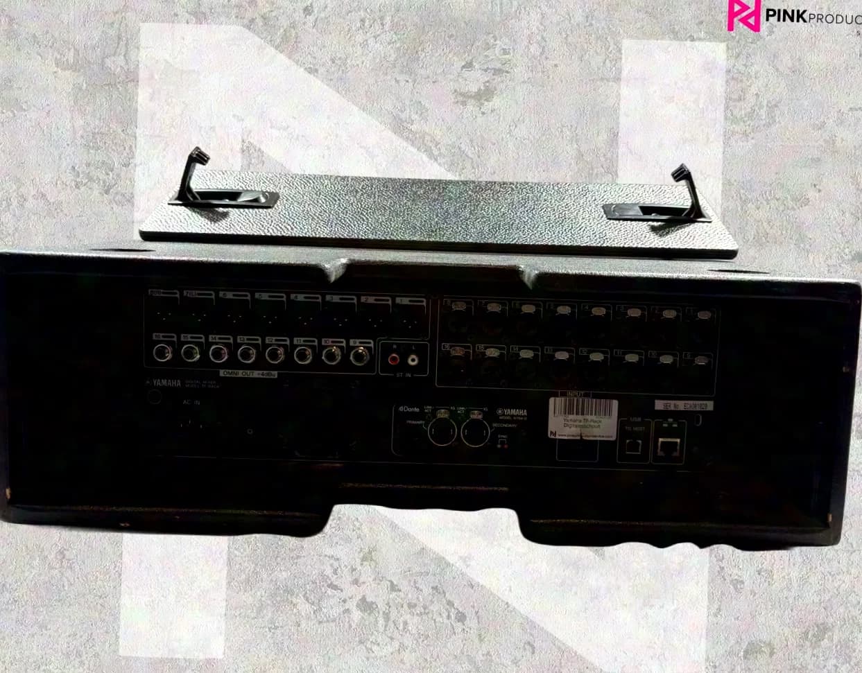 Console de mixage numérique Yamaha TF-Rack, carte DANTE incluse