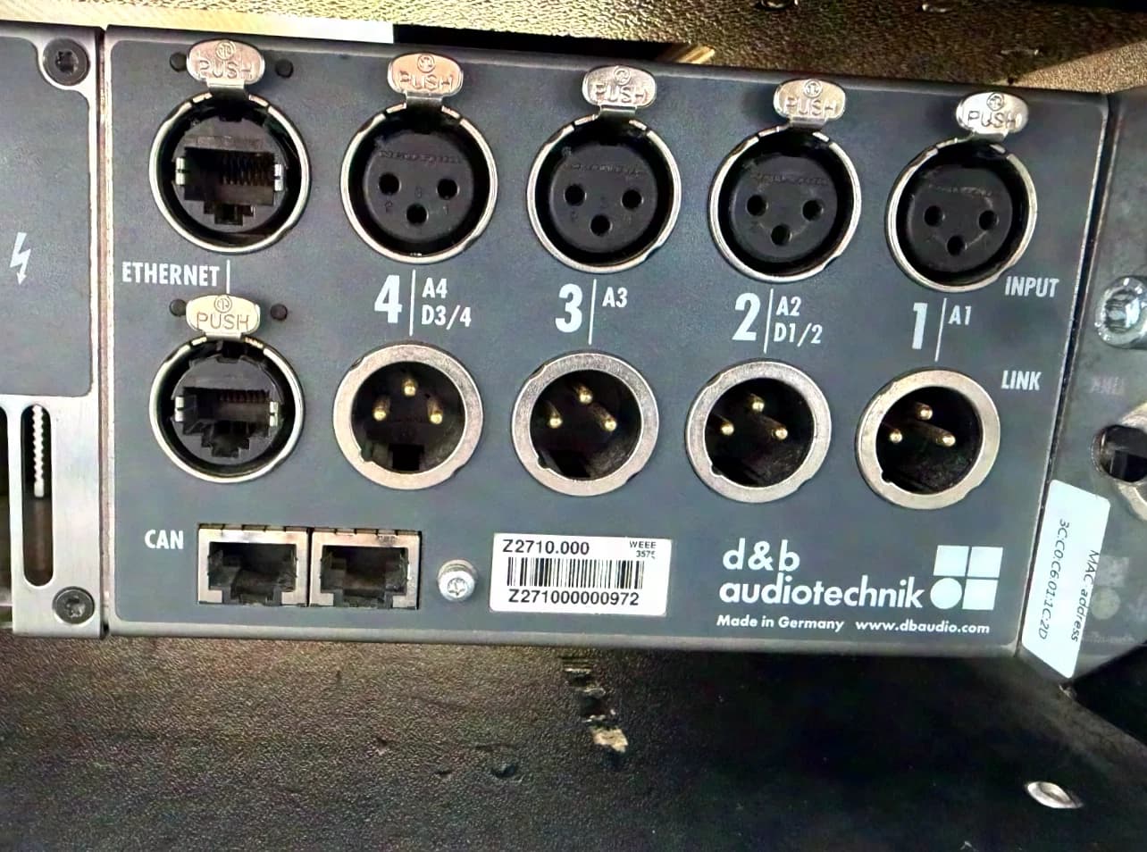 Amplificateur d&b Audiotechnik D80 en flight-case simple