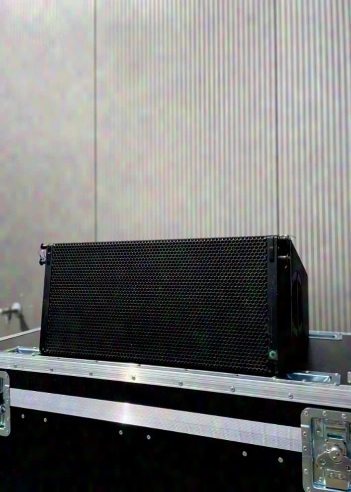d&b audiotechnik V8 Lautsprecher