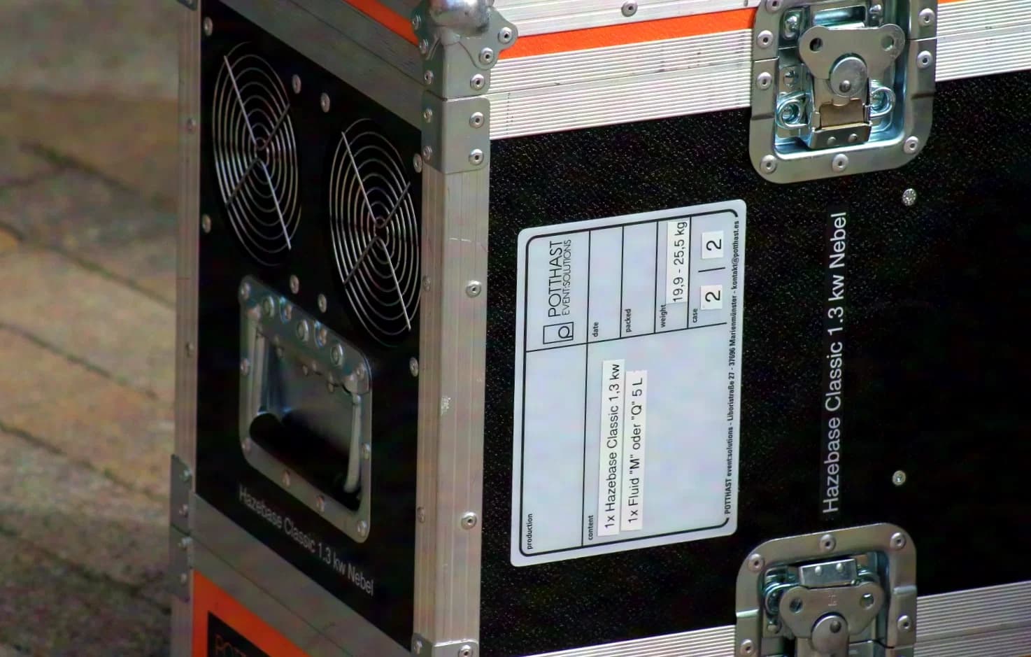 hazebase Base Vertical Classic Cased 1300 W machine à fumée incl. flight-case amptown