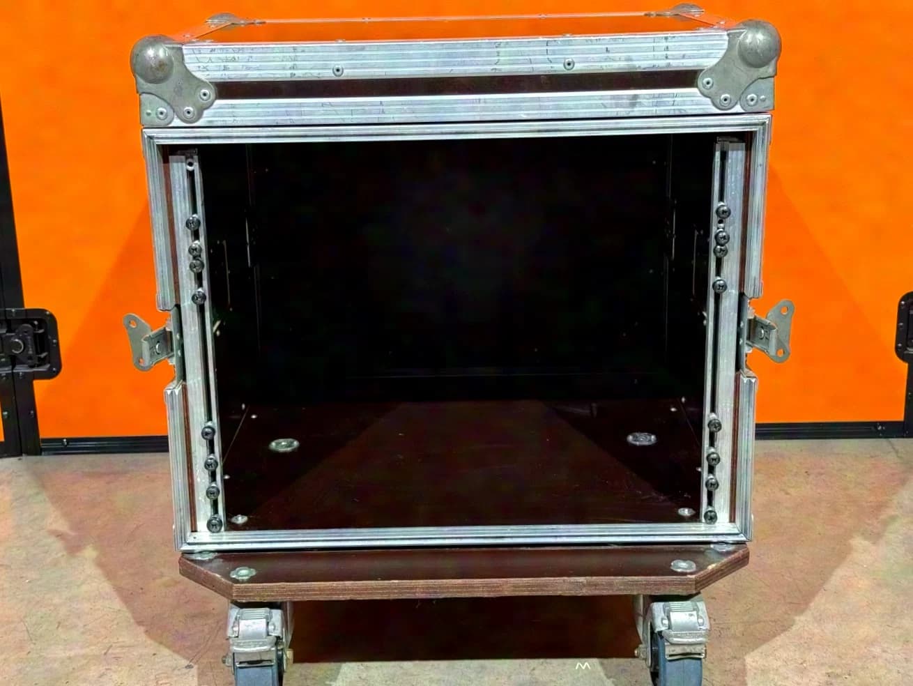 n.N. Double Door Rack, 8HE, marron