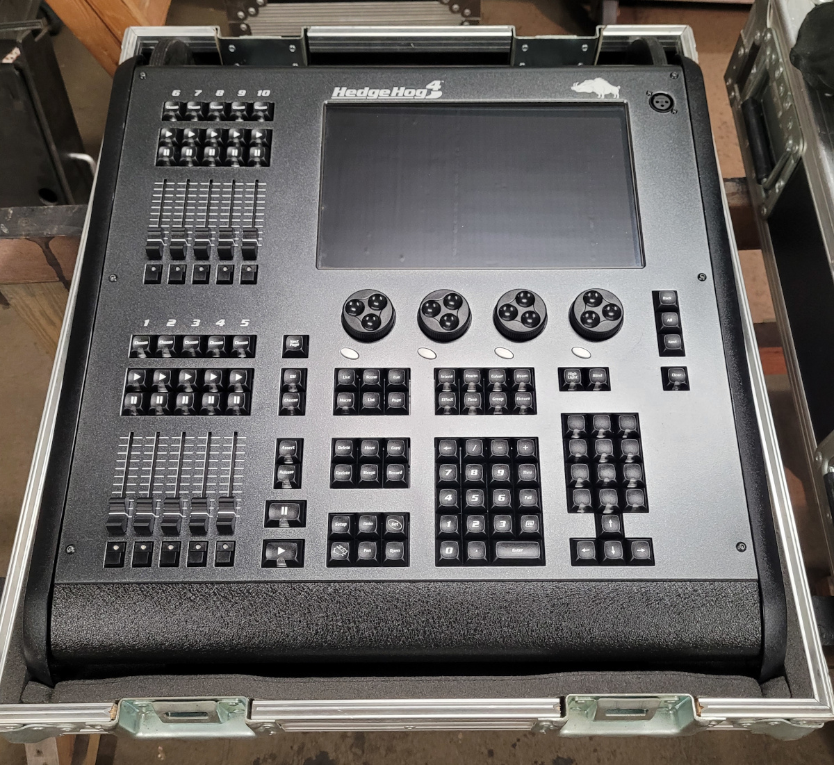 HES Hedge Hog 4 Lightdesk