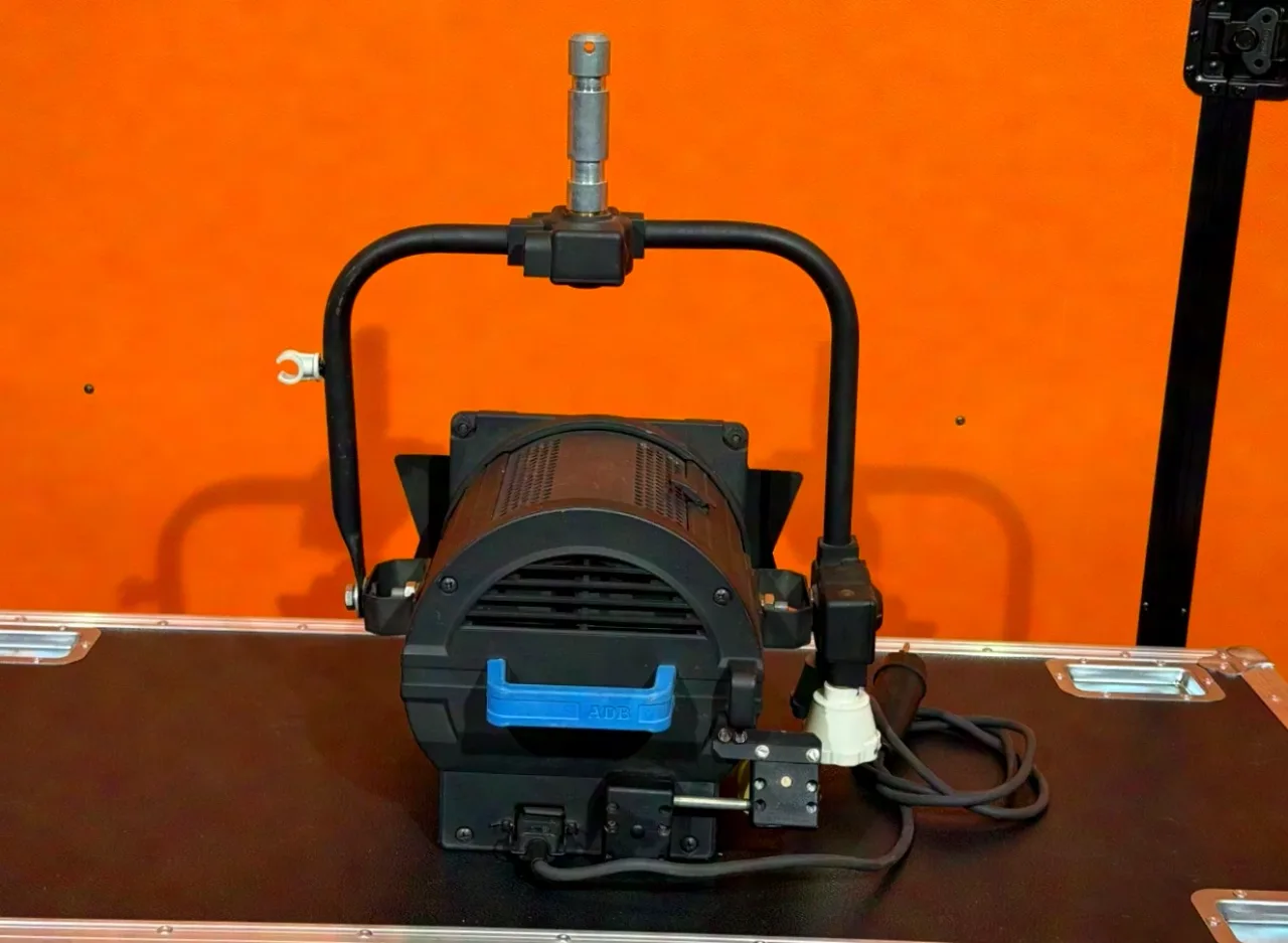 ADB F101 projecteur Fresnel p.o.