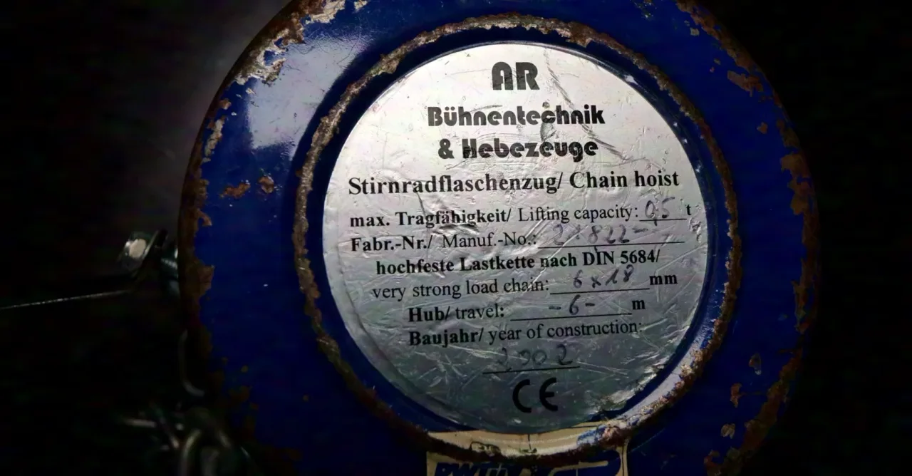 AR Bühnentechnik + Hebezeuge Palan à chaîne à engrenages cylindriques 500-6