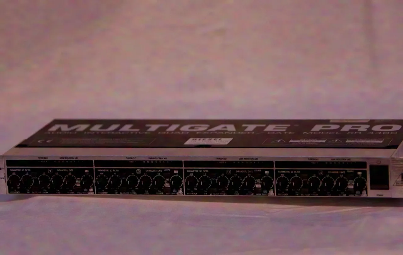 Processeur de dynamique Behringer "Behringer Multigate Pro XR4400"