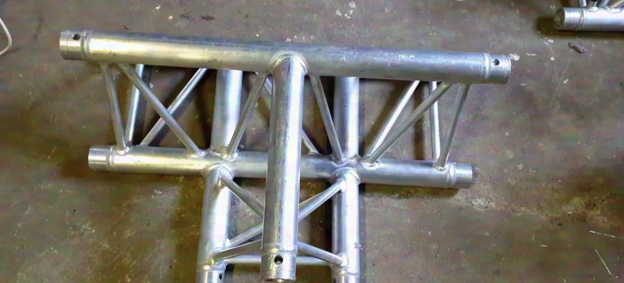 Plus de 400 mètres de structures Prolyte H30D et X30D