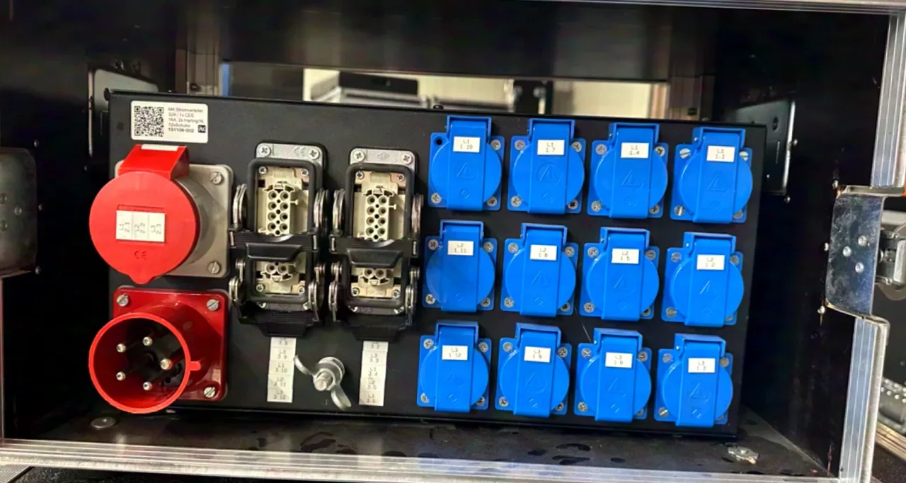 Distributeur électrique 32A | 1x CEE 16A, 2x Harting16, 12xSchuko