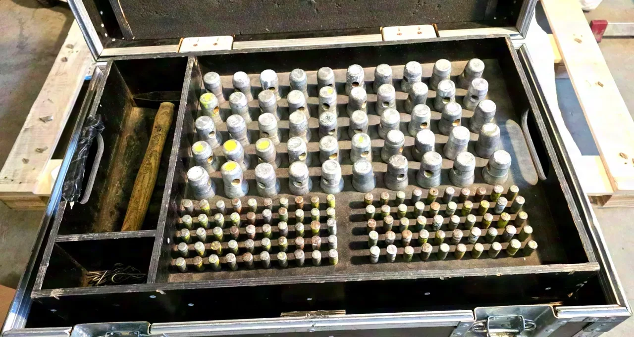 Truss Support Case Flight-case avec 500 boulons, 250 connecteurs de structures/cones et accessoires