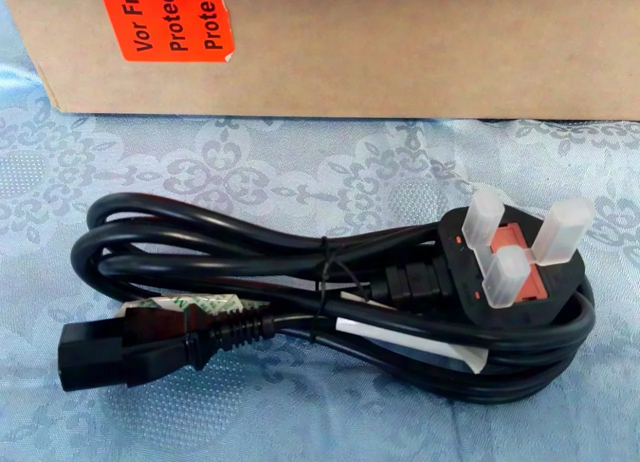Fiche UK 250V / connecteur IEC C13 1,5m