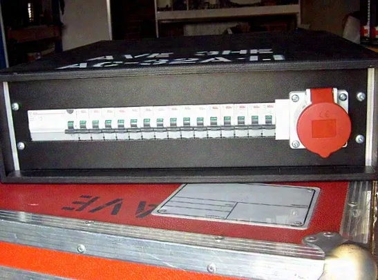 Sous-répartiteur VT32A 12* Schuko en rack Inley