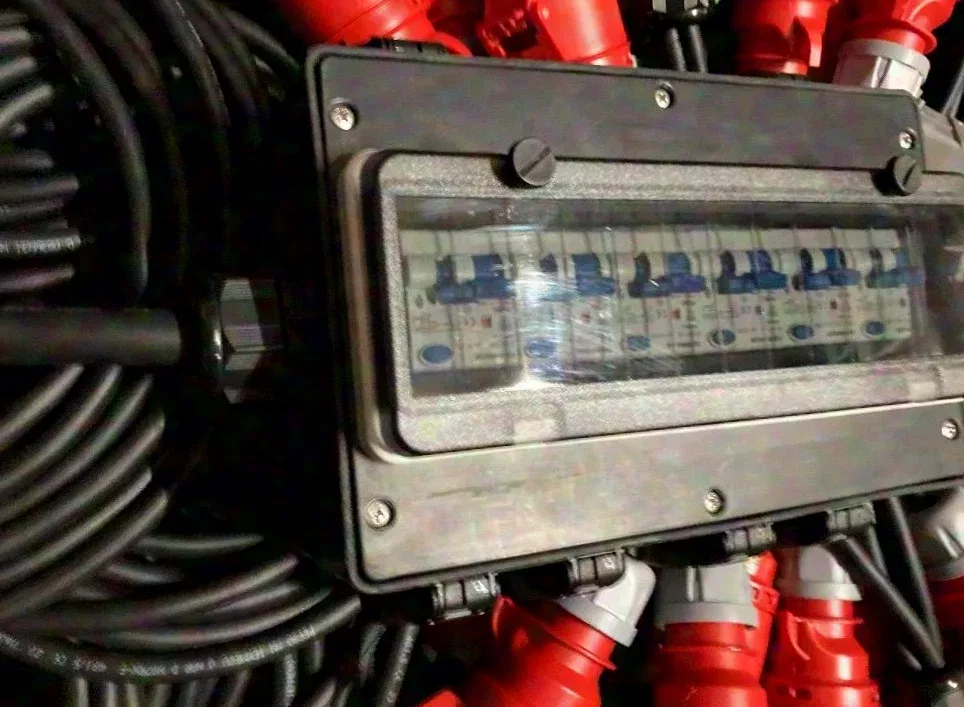 Répartiteur électrique en caoutchouc plein 32A 6* Schuko FILS RCBO