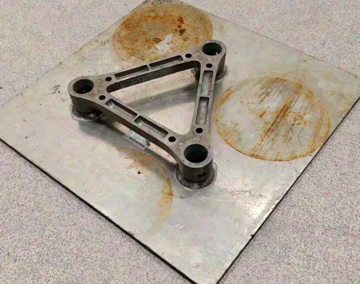Y - Plaque de base (50cm x 50cm) avec fixation à 3 points
