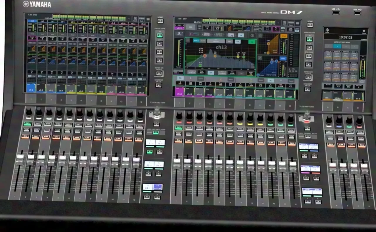 Yamaha DM7 Console de mixage numérique