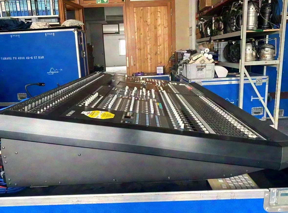 Yamaha PM5D console de mixage numérique incl. case