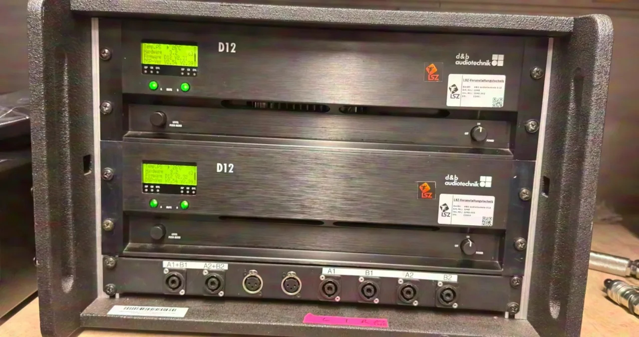 d&b audiotechnik D12 lot de 2 avec rack modulaire