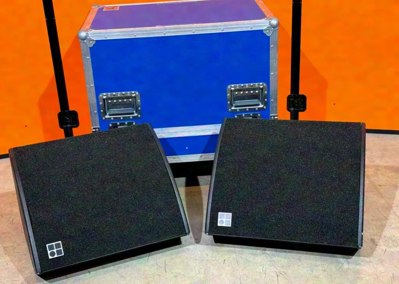 Retour de scène d&b audiotechnik MAX (2), avec amptown CASES