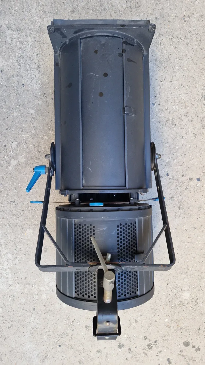Projecteur Découpe 2Kw ADB DS205