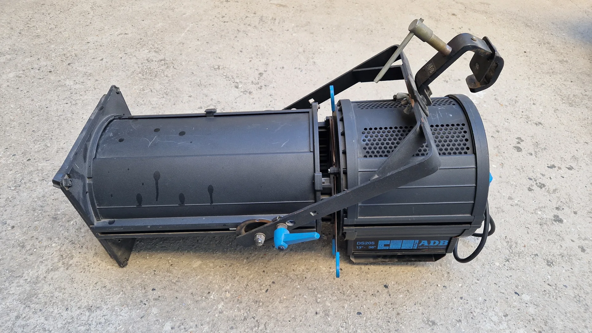 Projecteur Découpe 2Kw ADB DS205