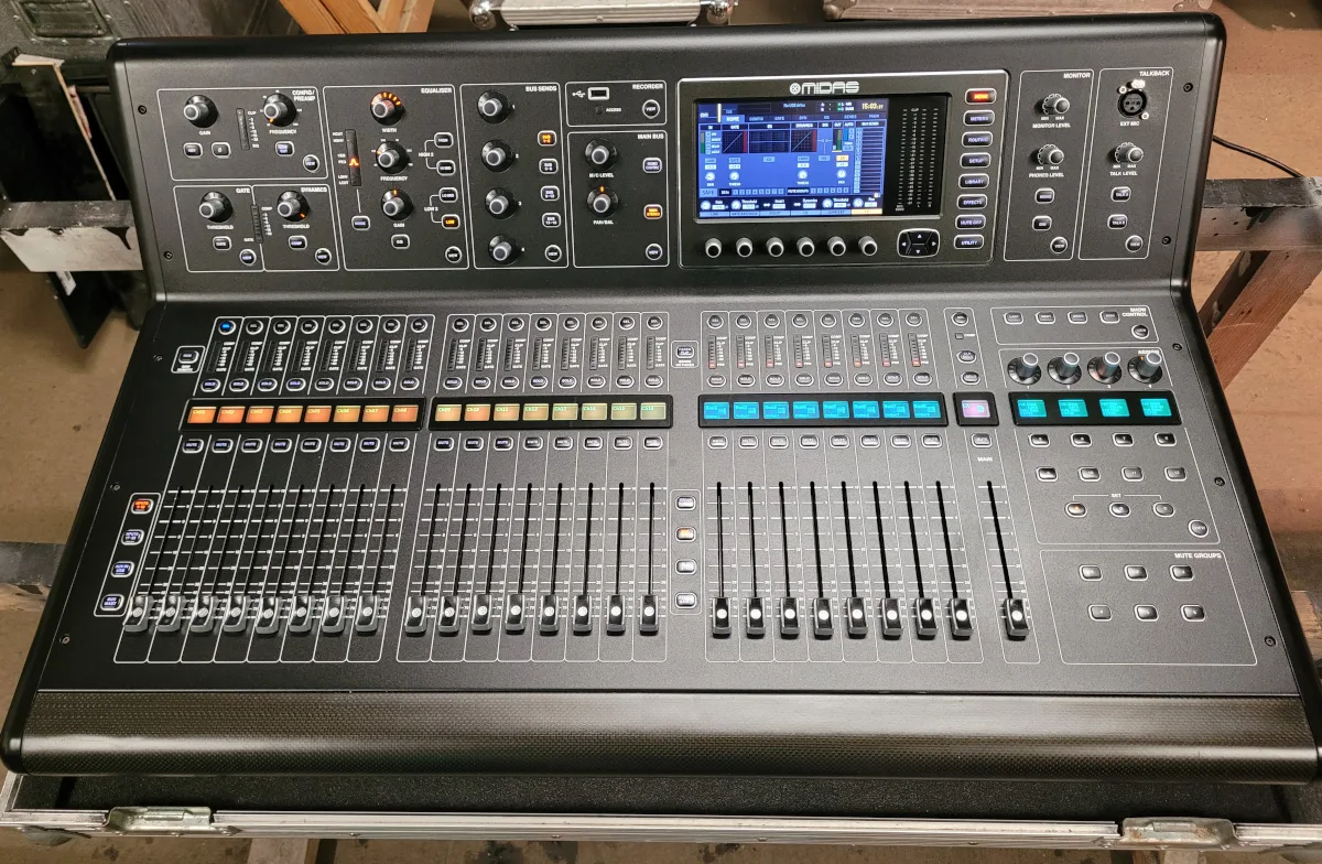 Console de mixage numérique Midas M32